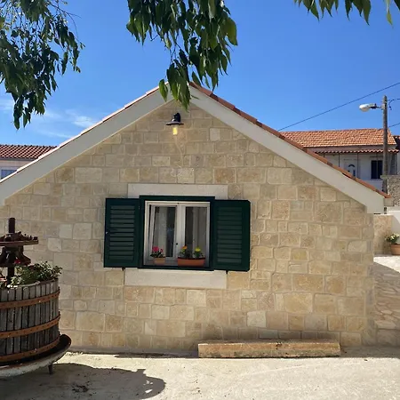 Feriehus House Little Flower 2 *