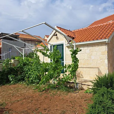 House Little Flower 2 Feriehus *