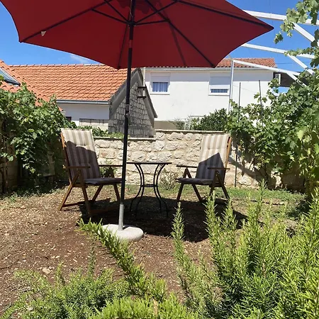 Casa de Férias House Little Flower 2