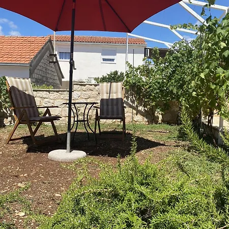 Casa de Férias House Little Flower 2