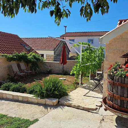 House Little Flower 2 Feriehus Trogir