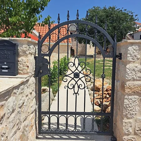 House Little Flower 2 Feriehus *