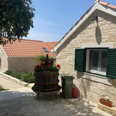 Feriehus House Little Flower 2 Trogir