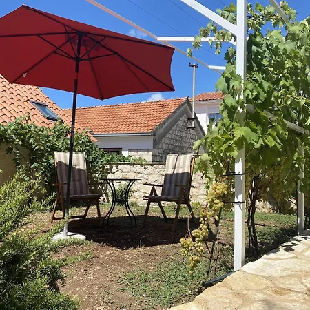 House Little Flower 2 Casa de Férias Trogir