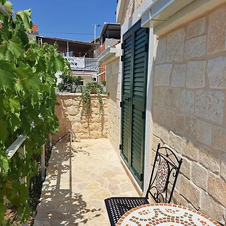 Feriehus House Little Flower 2 Trogir