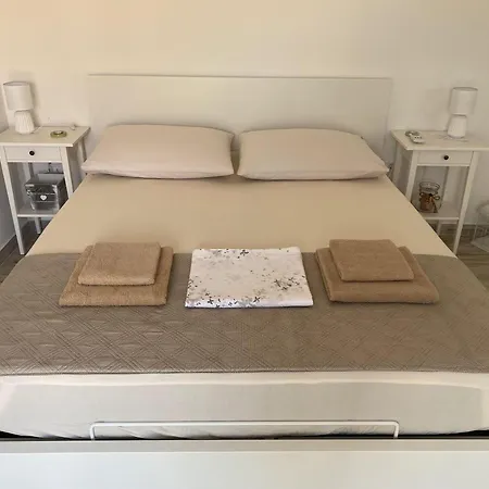 House Little Flower 2 * 트로기르