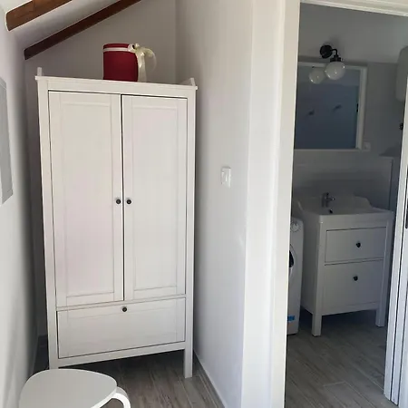 House Little Flower 2 펜션 트로기르