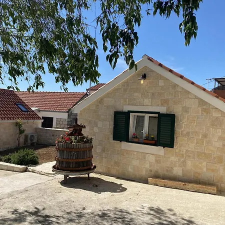 House Little Flower 2 트로기르