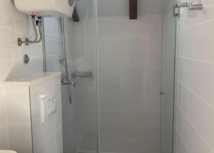 Vakantiehuis House Little Flower 2