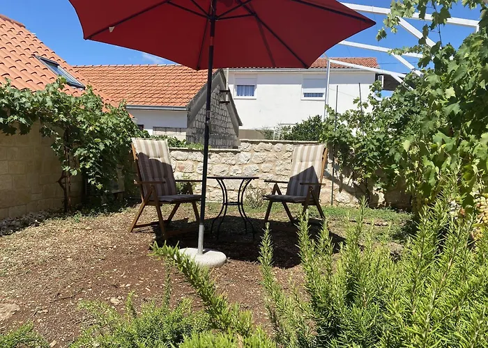 Vakantiehuis House Little Flower 2